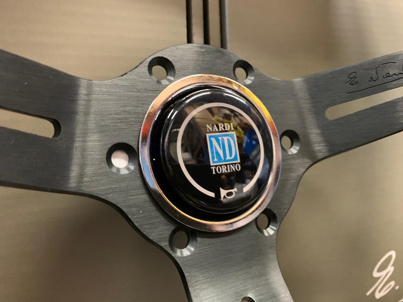 Deep dish quick release steering wheel